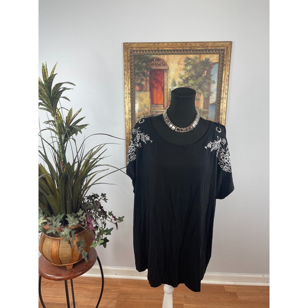 Cable & Gauge Blouse Women 2X Black Floral Embroidery Shoulder Transitional Edgy